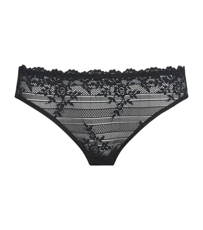 Wacoal Lace Embrace Briefs In Black