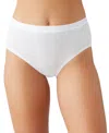 Wacoal Feeling Flexible Seamless Brief In White