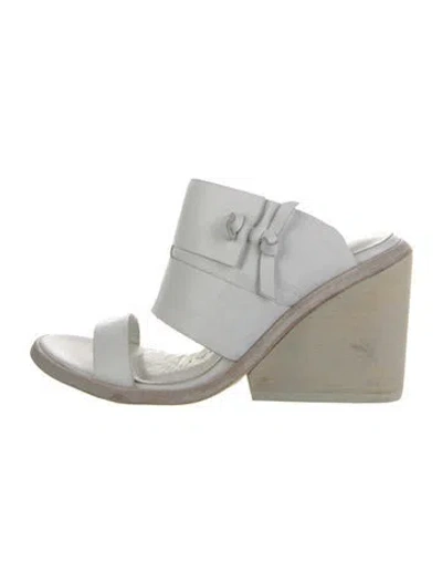 Pre-owned Wal & Pai Leather Slides In White