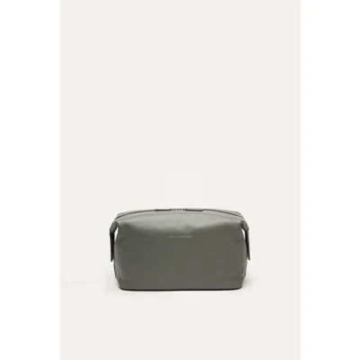 Want Les Essentiels De La Vie Want Les Essentiels Kenyatta Pebble Grained Leather Toiletry Bag In Grey