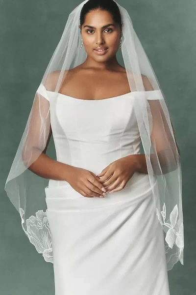 Watters 3d Floral Trim Fingertip Veil In White