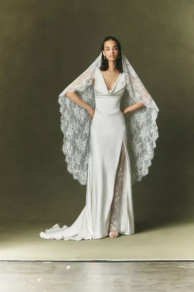 Watters Fingertip Lace Veil In White