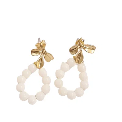 Way To Chic Women's White / Gold Delicate Bridal Earrings With White Coral
