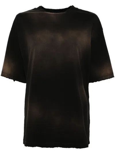 We11 Done Distressed T-shirt In Black