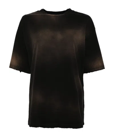 We11 Done Distressed T-shirt In Black