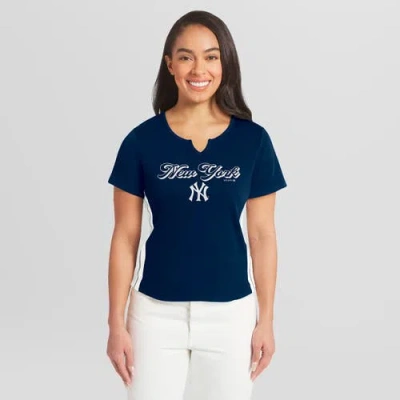 Wear By Erin Andrews Navy New York Yankees Notch Neck Cropped T-shirt In Blue