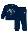 Wear By Erin Andrews Newborn 2-piece Navy New York Yankees Fleece Crewneck And Pants Set In Blue