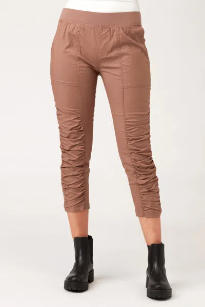 Wearables Geyser Crop In Brown