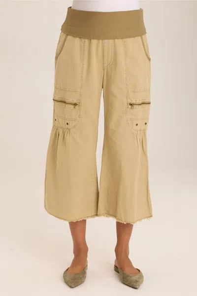 Wearables Pasqual Cotton Linen Flowy Cargo Crop In Beige
