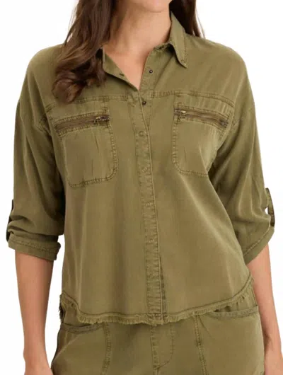Wearables Pigment Knapp Twill Utility Button Up Top In Kombu In Green