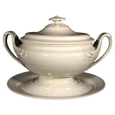 Pre-owned Wedgwood 18th-century  Creamware Tureen, Cover & Stand In Sand