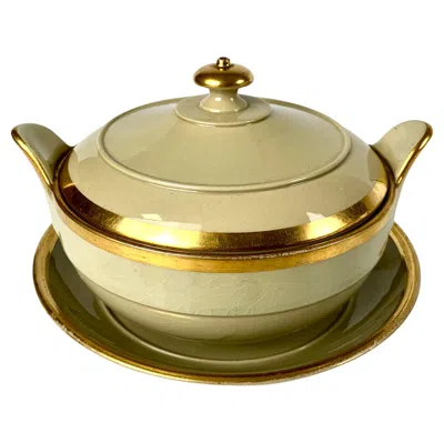 Pre-owned Wedgwood Drabware Sugar Bowl And Stand With Gilt Trim, England Circa 1825 In Sand