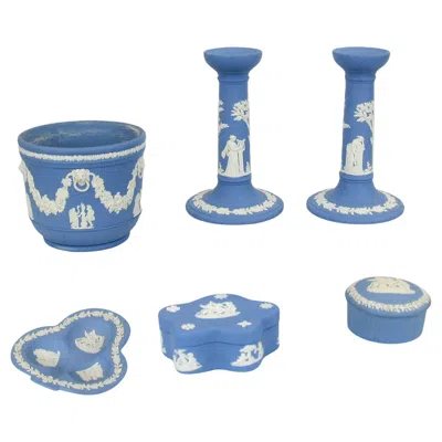 Pre-owned Wedgwood Vintage 1960s  Jasperware Cream On Blue Ceramic Collection In White