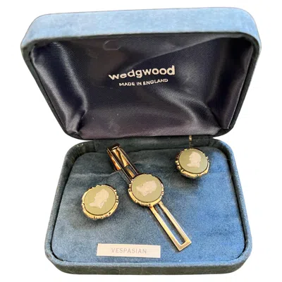 Pre-owned Wedgwood Vintage Royal British “” Jasper Ware Gold Pate Cufflinks & Tie Clip Set In Multi
