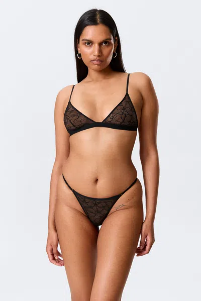 Weekday 2-pack Swirly Lace Tanga Thongs