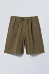 Weekday Loose-fit Twill Drawstring Suiting Shorts In Green