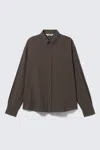 Weekday Loose Structured Button-down Shirt In Brown