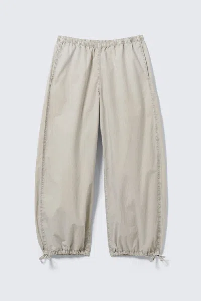 Weekday Low Rise Pull-on Ripstop Trousers In Neutral