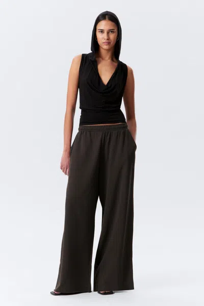 Weekday Low Rise Wide Leg Baggy Sweatpants In Black