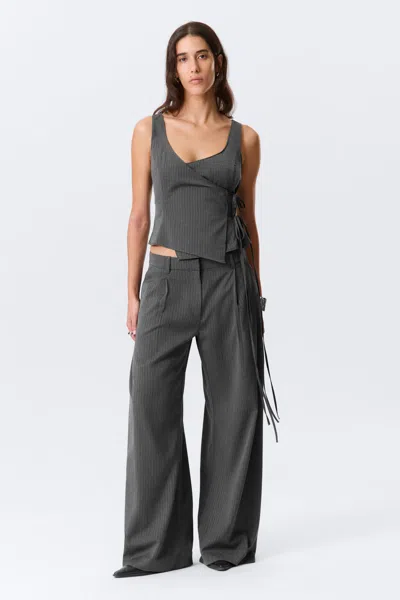 Weekday Low Waist Wide Suiting Trousers In Gray