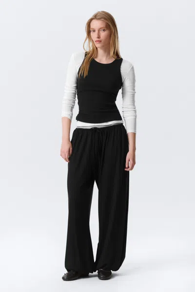 Weekday Soft Mid-rise Balloon Trousers In Black