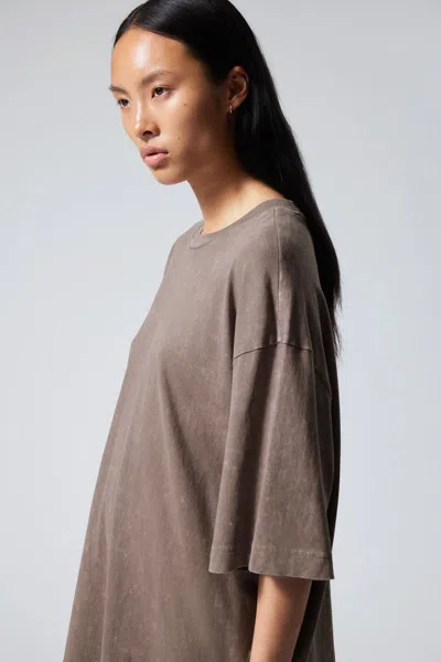 Weekday Frida Oversized T-shirt In Washed Mole-brown