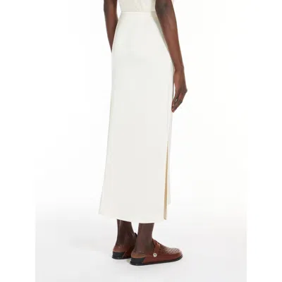 Weekend Aia In White