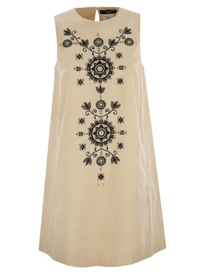 Weekend Max Mara Knee Length Dress Embroidered Pattern In White