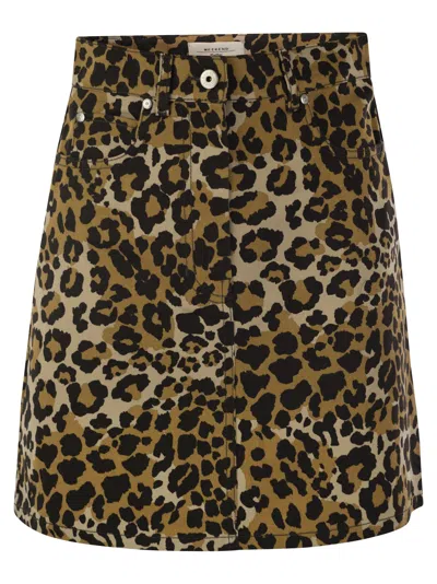 Weekend Max Mara Leopard Printed Logo Patch Skirt In Beige