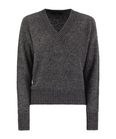 Weekend Max Mara V-neck Long-sleeved Sweater In Black