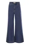 Weekend Max Mara Vega Logo-patch Jeans In Blue