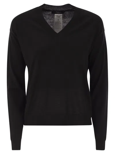 Weekend Max Mara Weekend Maxmara Fiocchi V Neck Jumper In Wool And Cashmere In Black