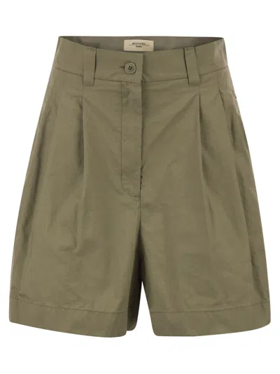 Weekend Max Mara Weekend Maxmara Wkdarmonia – Cotton Shorts With Front Pleats In Green