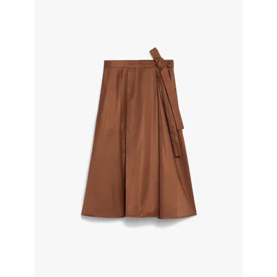 Weekend Tema In Brown