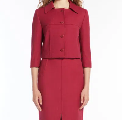 Weekend Ussita In Red