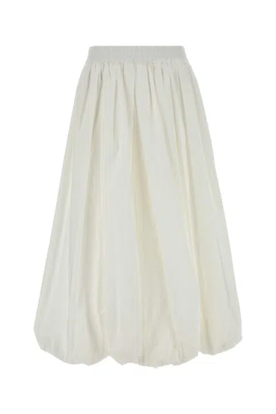 Weekend Wkinuvole In White