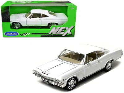 Welly 1965 Chevrolet Impala Ss 396 White "nex Models" 1/24 Diecast Model Car By