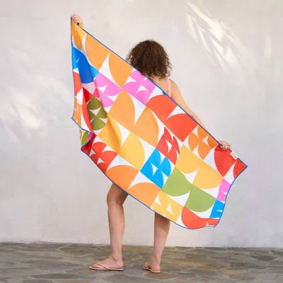 Werkshoppe Jolies Fleurs Microfiber Beach And Pool Towel In Multi