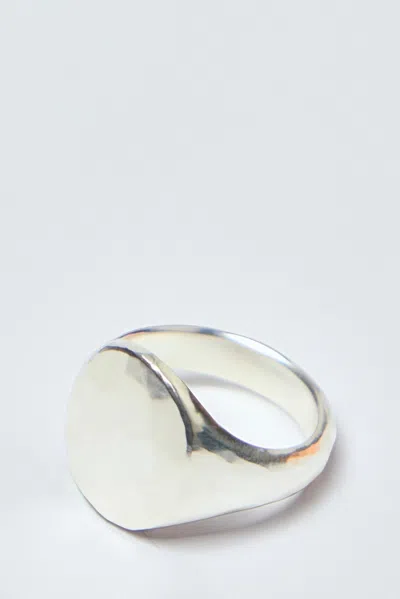 Werkstatt:münchen Signet Ring Oval Hammered In Metallic