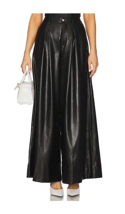 Weworewhat Faux Leather Extreme Wide Leg Pant In 黑色