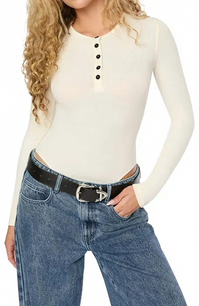 WEWOREWHAT HENLEY RIBBED LONG SLEEVE BODYSUIT IN OFF-WHITE
