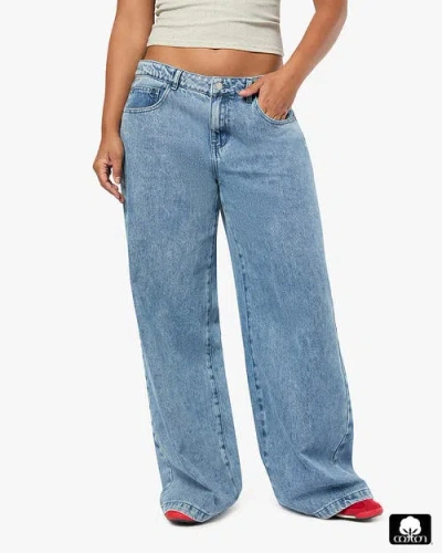 Weworewhat Relaxed Low Rise Baggy Pant In Mid Wash