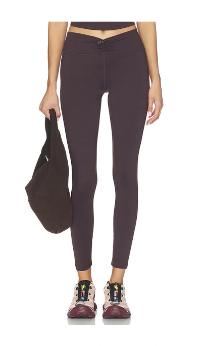 Weworewhat Ruched V- Legging In Brown