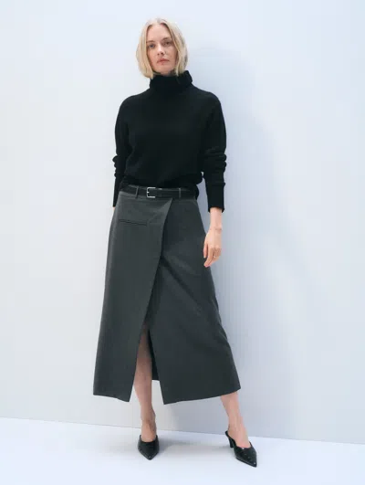 White & Warren Cashmere Featherweight Turtleneck Sweater In Black