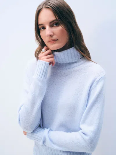 White & Warren Cashmere Featherweight Turtleneck Sweater In Blue