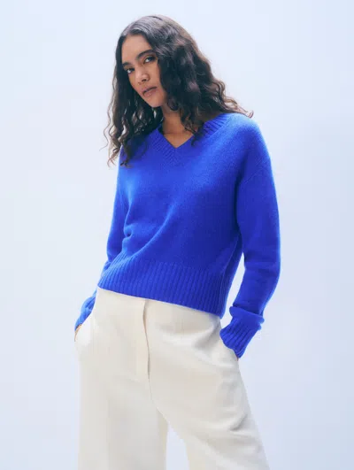 White + Warren White & Warren Cashmere Featherweight V-neck Sweater In Blue