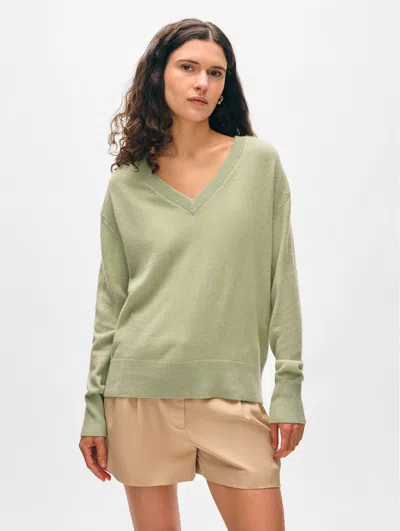 White & Warren Cashmere V Neck In Mint Green