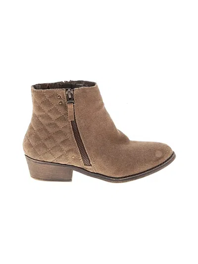 Pre-owned White Mountain Ankle Boots In Tan