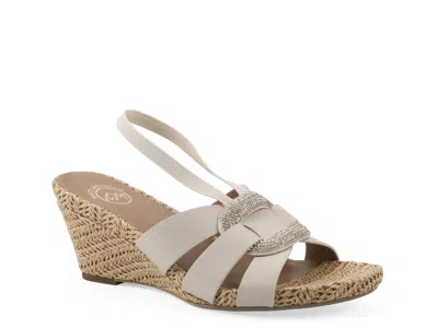 White Mountain Atavi Wedge Sandal In Brown