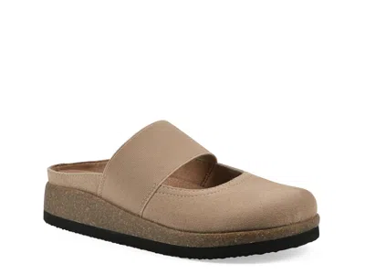 White Mountain Bassi Clog In Brown